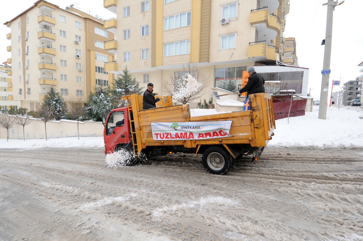 Gaziantep’te  kar temizleme çalışmaları yapılıyor